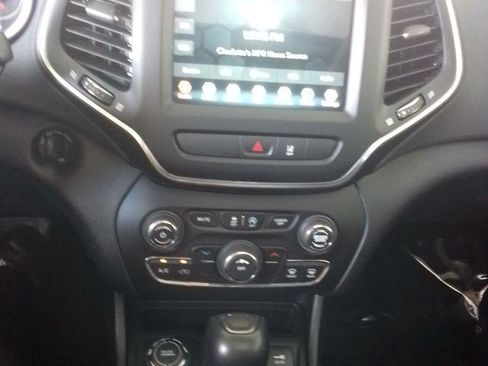 Used 2022 Jeep Cherokee Latitude w/ Sun & Sound Group AWD/4WD image 9