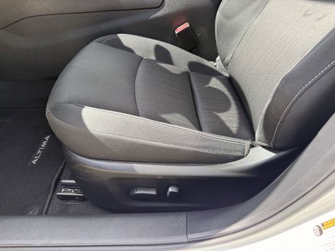 Used 2025 Nissan Altima 2.5 SV image 28