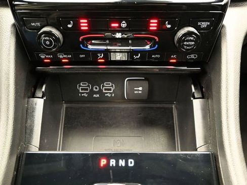 Used 2025 Jeep Grand Cherokee Altitude AWD/4WD image 44