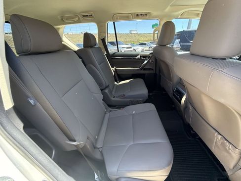 Used 2022 Lexus GX 460 Premium image 17