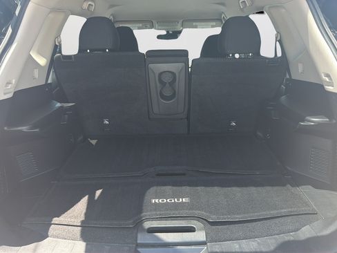 Used 2019 Nissan Rogue SV w/ Premium Package FWD image 16
