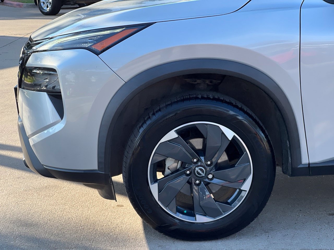 Used 2024 Nissan Rogue SV AWD/4WD image 24