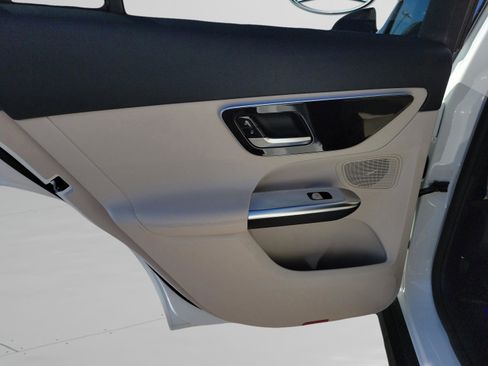 Used 2026 Mercedes-Benz GLC 300 GLC 300 image 11