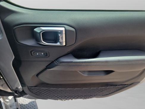 Used 2020 Jeep Wrangler Unlimited Sahara AWD/4WD image 19