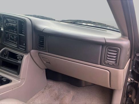 Used 2005 Chevrolet Tahoe LT w/ LT Preferred Equipment Group RWD image 16