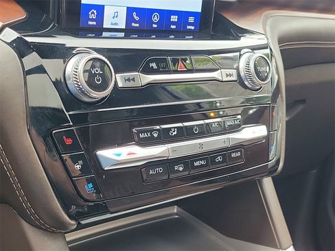 Used 2023 Ford Explorer King Ranch w/ Technology Package image 33