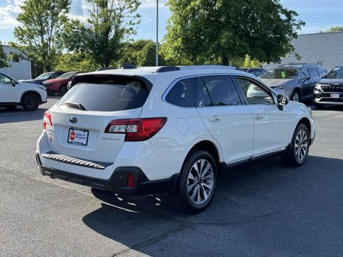 Used 2018 Subaru Outback 2.5i Touring w/ Popular Package #3 AWD/4WD image 2