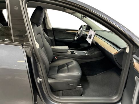 Certified 2023 Tesla Model Y Long Range AWD/4WD image 13