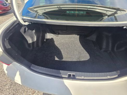 Used 2013 Toyota Corolla LE FWD image 17