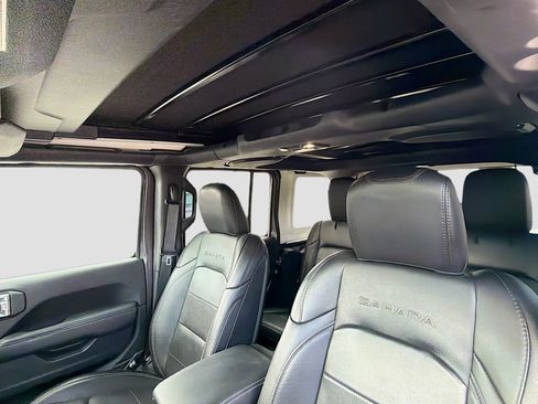 Used 2020 Jeep Wrangler Unlimited Sahara image 26