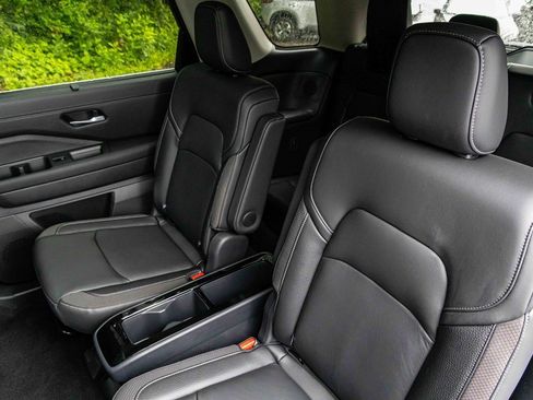 Certified 2025 Nissan Pathfinder SL w/ SL Premium Package image 22