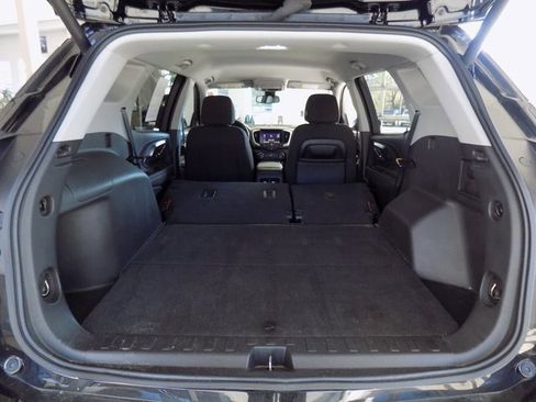 Used 2023 GMC Terrain SLE w/ Driver Convenience Package image 25