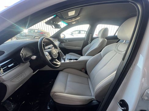 Used 2025 Genesis G70 2.5T image 27