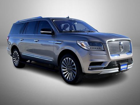 Used 2019 Lincoln Navigator L Reserve image 3