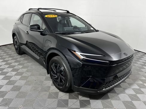 Used 2026 Toyota C-HR AWD/4WD image 3