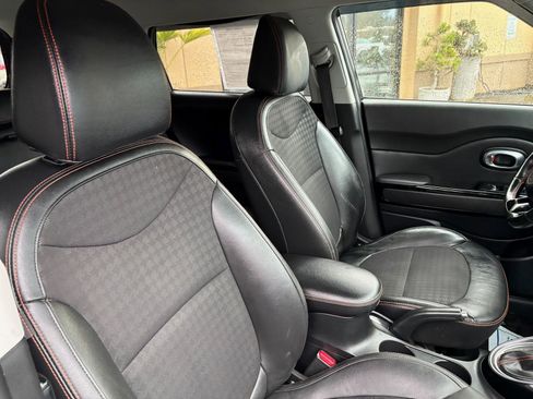 Used 2017 Kia Soul ! w/ Tech Package FWD image 27