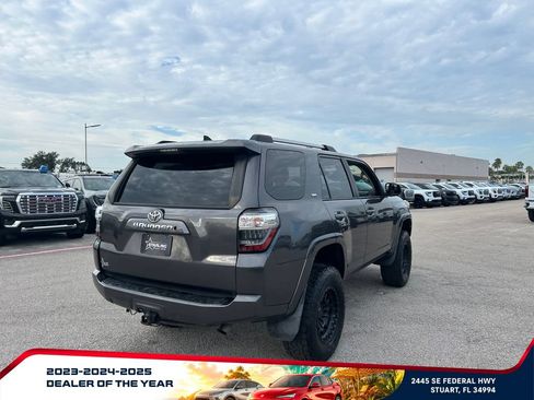 Used 2019 Toyota 4Runner SR5 AWD/4WD image 5