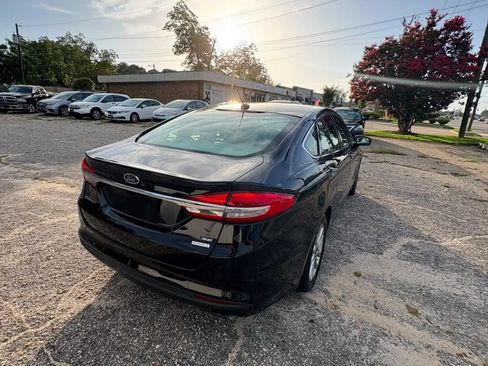 Used 2017 Ford Fusion SE w/ Fusion SE Technology Package FWD image 6