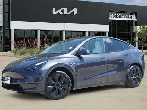 Used 2025 Tesla Model Y Long Range RWD image 1