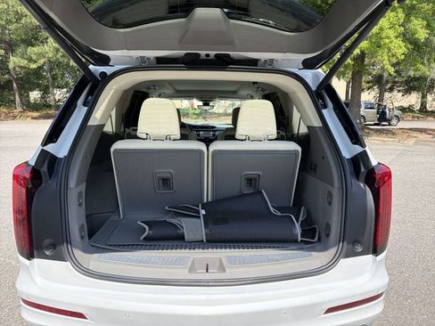 Used 2024 Cadillac XT6 Premium Luxury w/ Technology Package AWD/4WD image 25