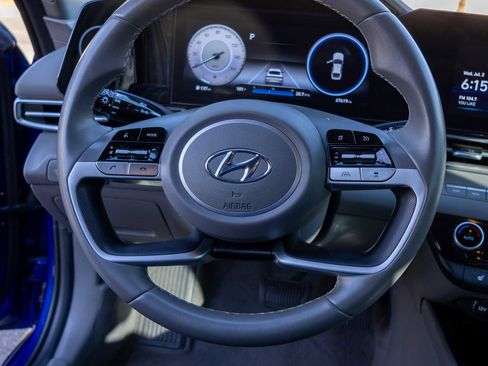 Used 2023 Hyundai Elantra SEL w/ Convenience Package image 12