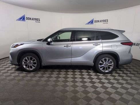 Used 2020 Toyota Highlander Limited AWD/4WD image 2