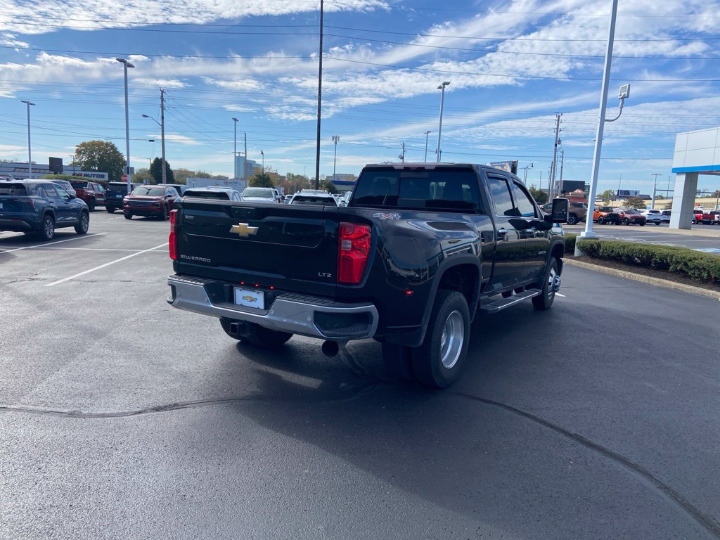 Used 2024 Chevrolet Silverado 3500 LTZ w/ LTZ Convenience Package AWD/4WD image 9