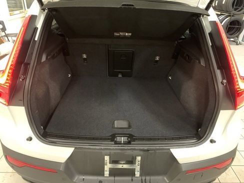 Certified 2024 Volvo XC40 B5 Core image 7