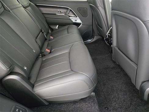 New 2026 Land Rover Range Rover Long Wheelbase SE image 17