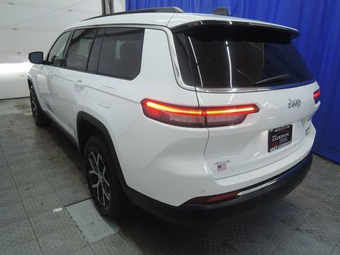 Used 2024 Jeep Grand Cherokee L Limited AWD/4WD image 7