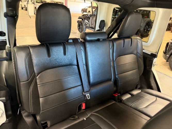 Used 2023 Jeep Wrangler Unlimited Sahara w/ Cold Weather Group AWD/4WD image 30