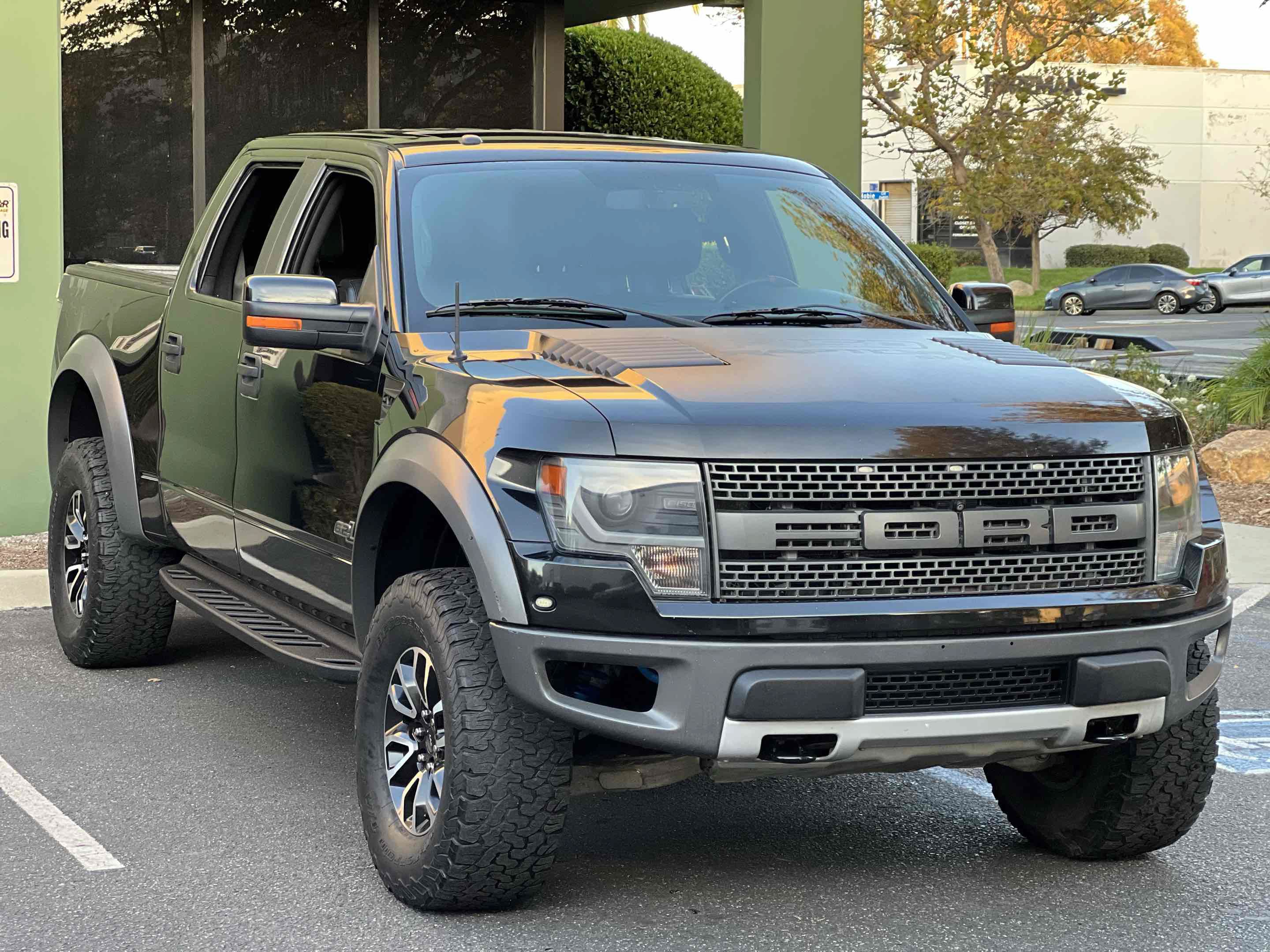 Used 2014 Ford F150 Raptor w/ Equipment Group 801A Luxury AWD/4WD image 24