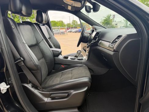 Used 2020 Jeep Grand Cherokee Altitude RWD image 22