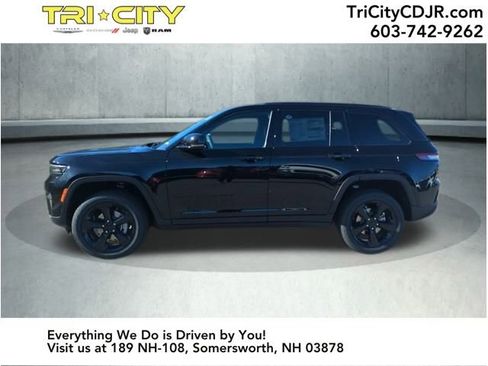 New 2025 Jeep Grand Cherokee Altitude image 2