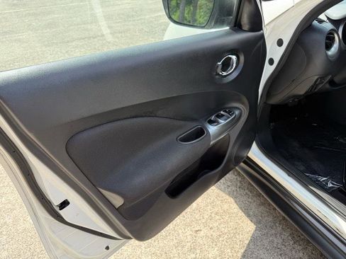 Used 2015 Nissan Juke SV FWD image 21