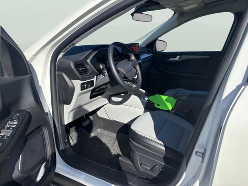 Used 2024 Ford Escape SE image 29