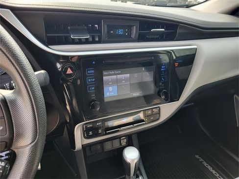 Used 2019 Toyota Corolla LE image 7
