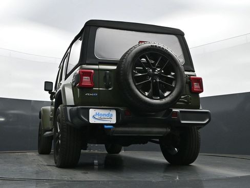 Used 2024 Jeep Wrangler Unlimited Sahara w/ Technology Group AWD/4WD image 34