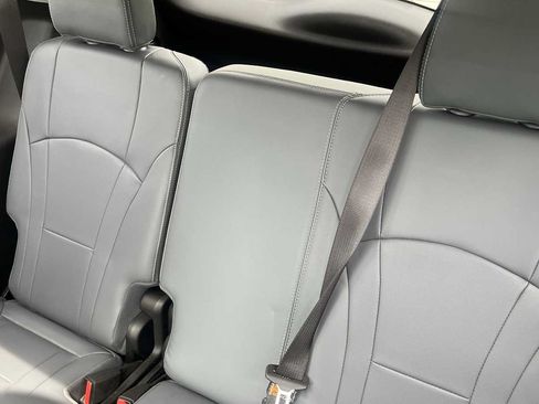 Used 2019 Buick Enclave Essence AWD/4WD image 35