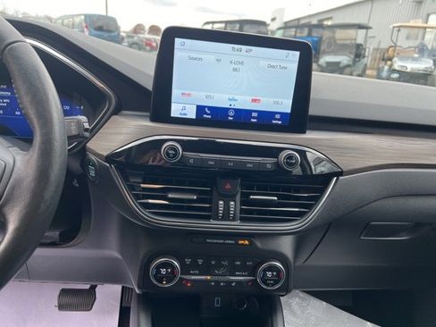 Used 2020 Ford Escape Titanium image 13