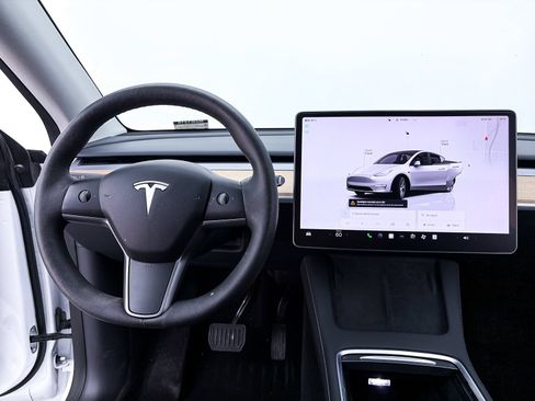 Used 2023 Tesla Model Y Long Range AWD/4WD image 3
