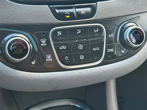 Used 2022 Chevrolet Malibu LT image 18