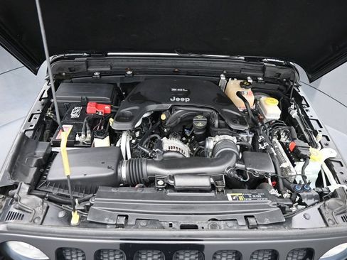 Used 2019 Jeep Wrangler Unlimited Sport S AWD/4WD image 14