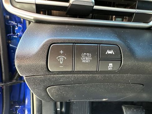 Used 2023 Hyundai Elantra Limited image 29