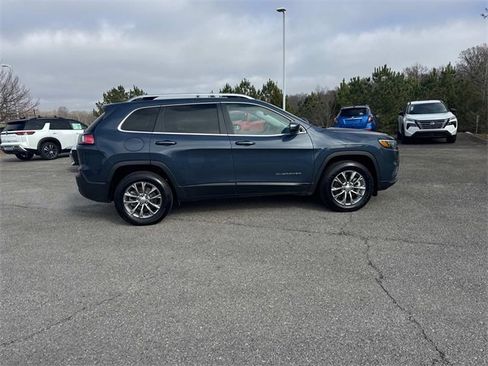 Used 2021 Jeep Cherokee Latitude Plus image 3