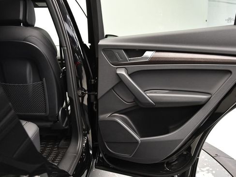 Certified 2025 Audi Q5 2.0T Premium image 45