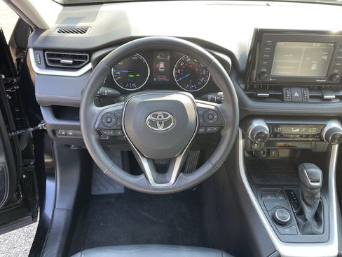 Certified 2022 Toyota RAV4 XLE Premium AWD/4WD image 11
