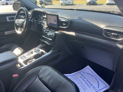 Used 2022 Ford Explorer Limited w/ Equipment Group 301A image 13