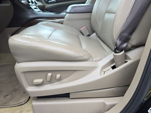 Used 2017 Chevrolet Tahoe LT w/ LT Signature Package image 28