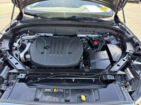 Used 2022 Volvo XC60 B5 Momentum w/ Climate Package FWD image 38